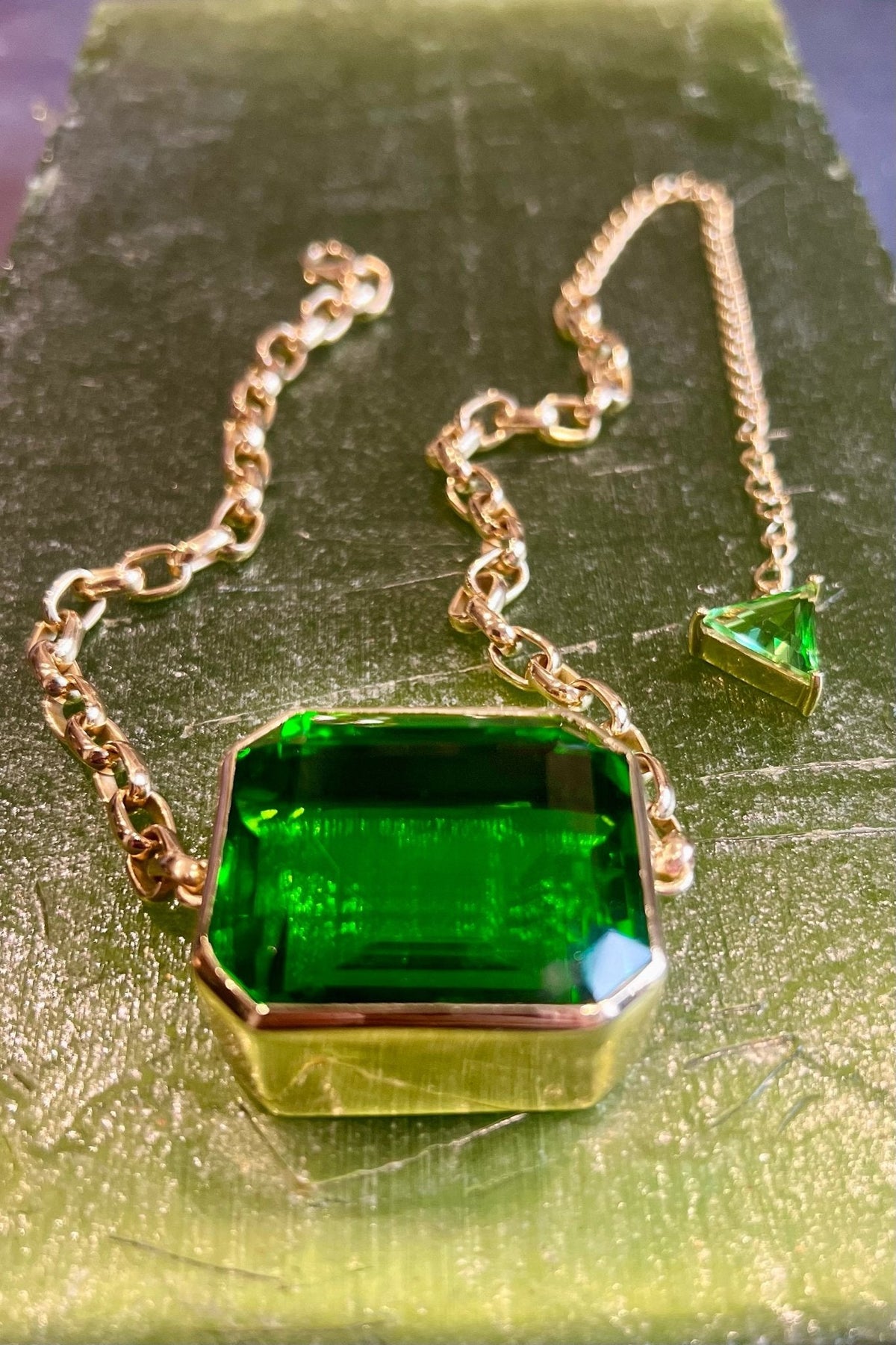 Square Goliath Choker in Green Envy (Gold)